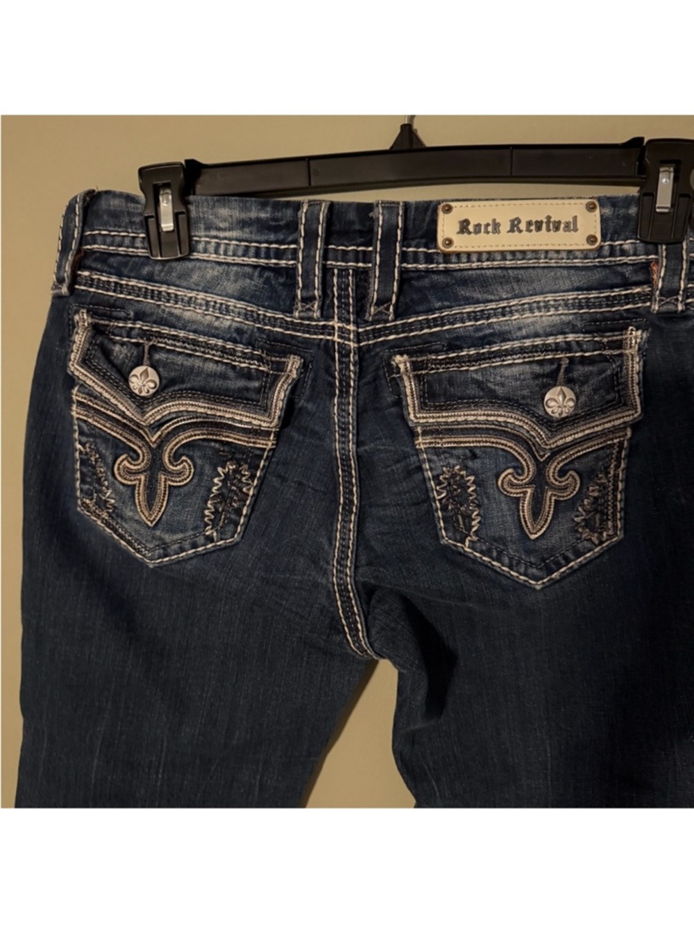 Like New Gorgeous Rock Revival Kai Easy Boot  Jeans Signature Pocket 33” Inseam